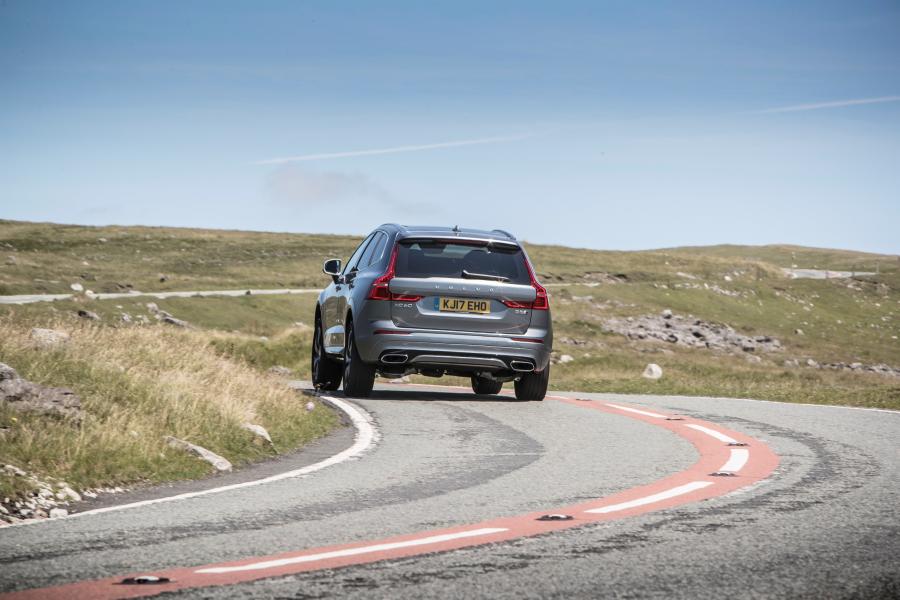 Volvo XC60 D5 R-Deisgn 2017 года  (UK) (фото 47 из 82)